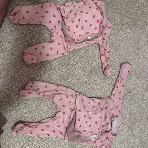 BONSIE Pink Strawberry Print Baby Footed sleeper (2-pack)
